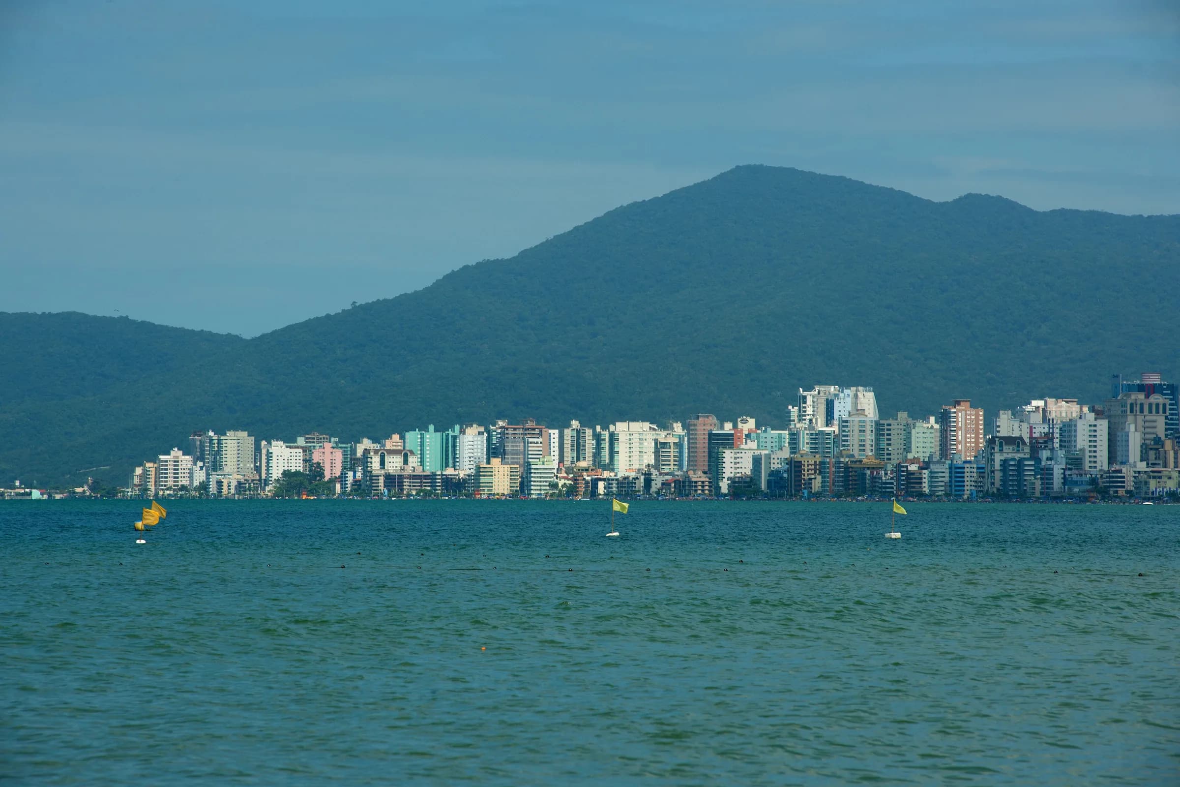Meia Praia, de ponta a ponta